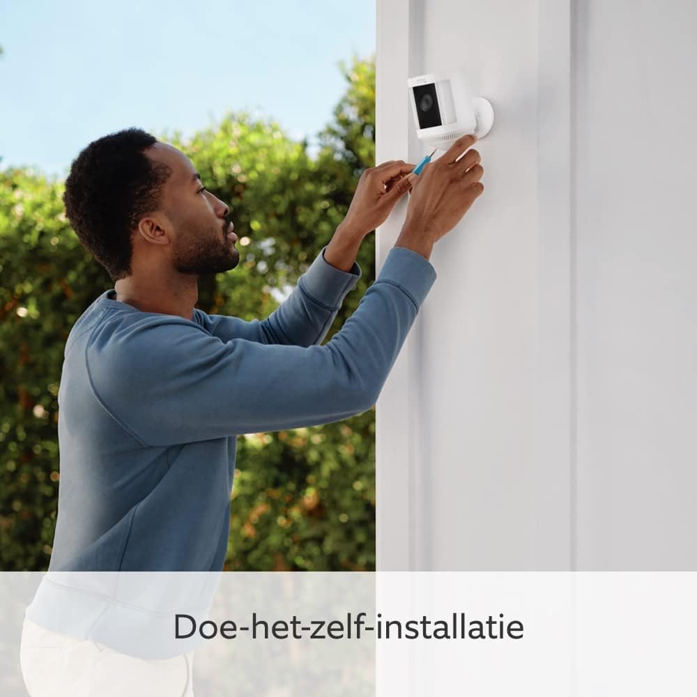 Ring videocamera Plus con faretti a batteria (Spotlight Cam Plus) | Telecamera di sorveglianza wifi per esterno con video HD 1080p, audio bidirezionale, fai-da-te | Ring Home: 30 gg. prova gratuita