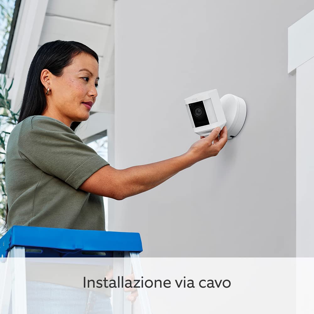 Ring videocamera Plus con faretti a batteria (Spotlight Cam Plus) | Telecamera di sorveglianza wifi per esterno con video HD 1080p, audio bidirezionale, fai-da-te | Ring Home: 30 gg. prova gratuita