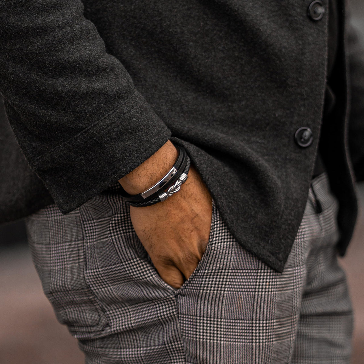 SERASAR - Bracciale da uomo in pelle di alta qualità, con chiusura magnetica in acciaio inox, nero, argento e oro, con scatola per gioielli, ottima idea regalo