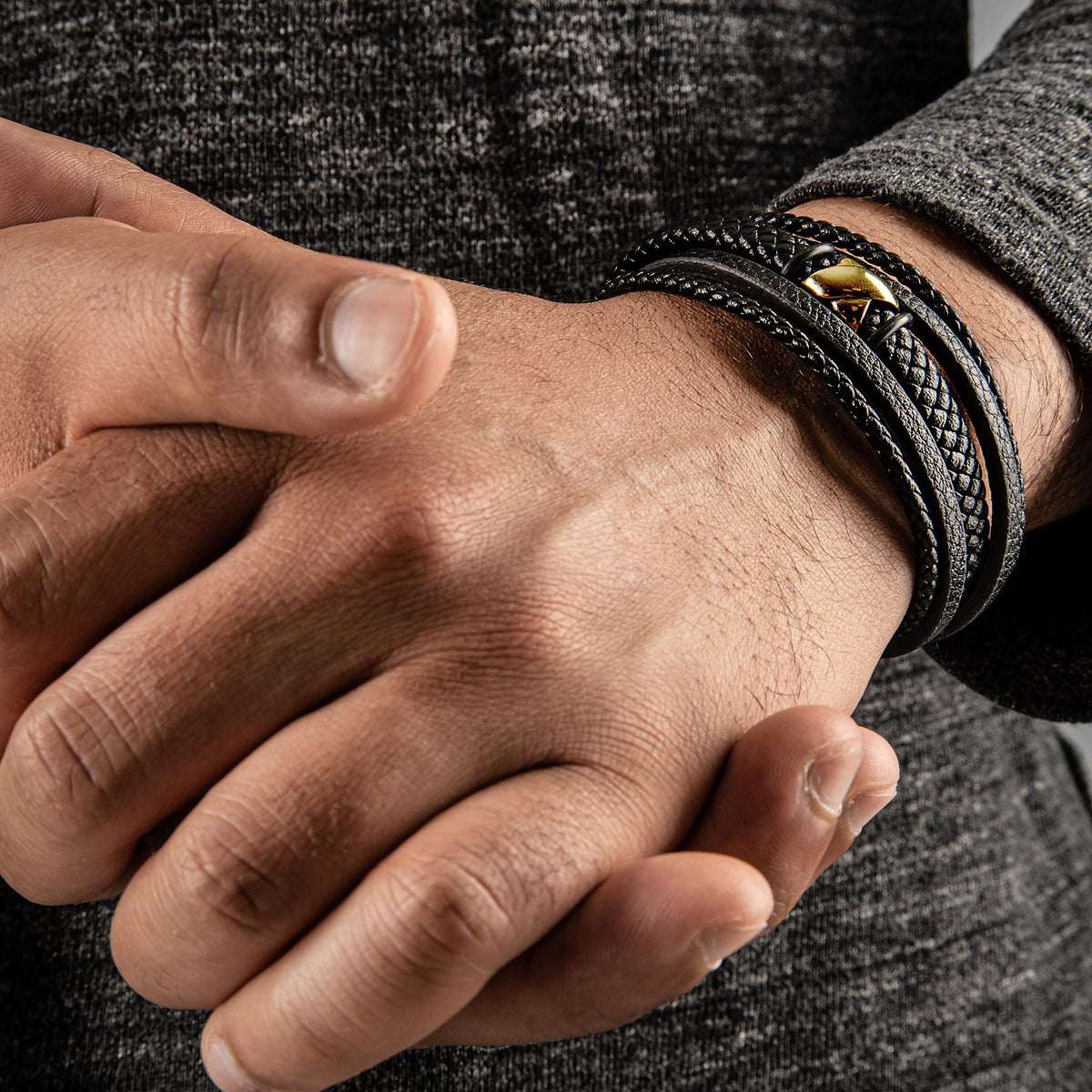 SERASAR - Bracciale da uomo in pelle di alta qualità, con chiusura magnetica in acciaio inox, nero, argento e oro, con scatola per gioielli, ottima idea regalo